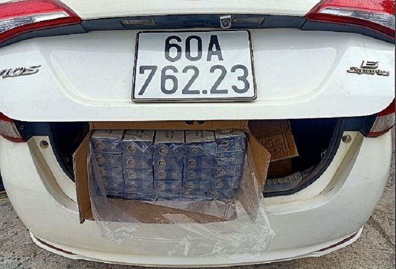 Tang vật được cất dấu trong xe du lịch của c&amp;aacute;c đối tượng bu&amp;ocirc;n lậu bắt giữ ng&amp;agrave;y 29/12/2020.