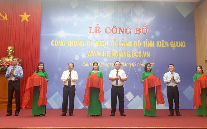 Lễ c&amp;ocirc;ng bố &amp;ldquo;Cổng th&amp;ocirc;ng tin điện tử Đảng bộ tỉnh Ki&amp;ecirc;n Giang&amp;rdquo; (Ảnh: Hồng Lĩnh)