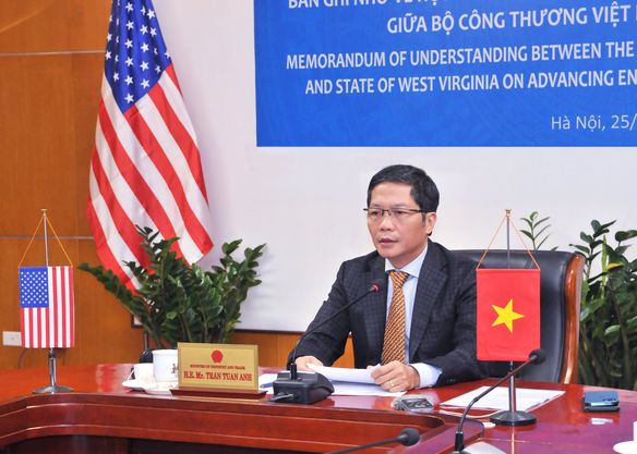 Đồng ch&amp;iacute; Trần Tuấn Anh, Ủy vi&amp;ecirc;n Bộ Ch&amp;iacute;nh trị, Trưởng Ban Kinh tế Trung ương, Bộ trưởng Bộ C&amp;ocirc;ng Thương