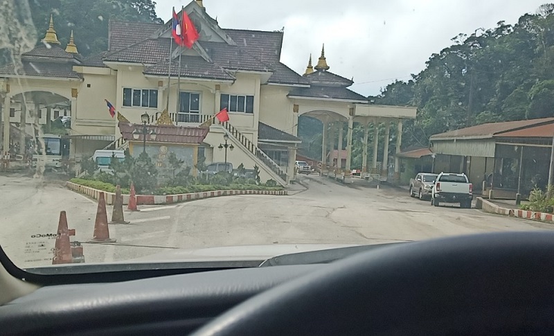 Cửa khẩu Nậm Phao (L&amp;agrave;o), đối diện với cửa khẩu Cầu Treo, một thời từng l&amp;agrave; điểm n&amp;oacute;ng vận chuyển động vật hoang d&amp;atilde; v&amp;agrave;o Việt Nam