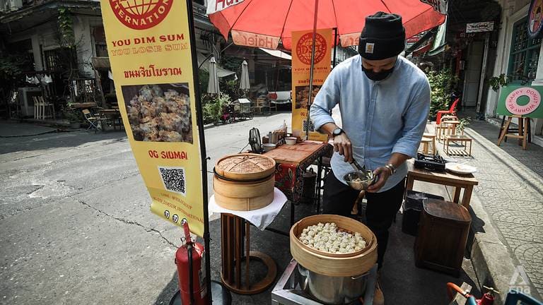 Niks b&amp;agrave;y b&amp;aacute;n b&amp;aacute;nh bao trước của qu&amp;aacute;n bar