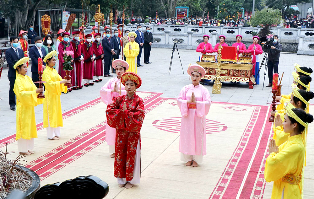 Lễ hội đền mẫu &amp;Acirc;u Cơ