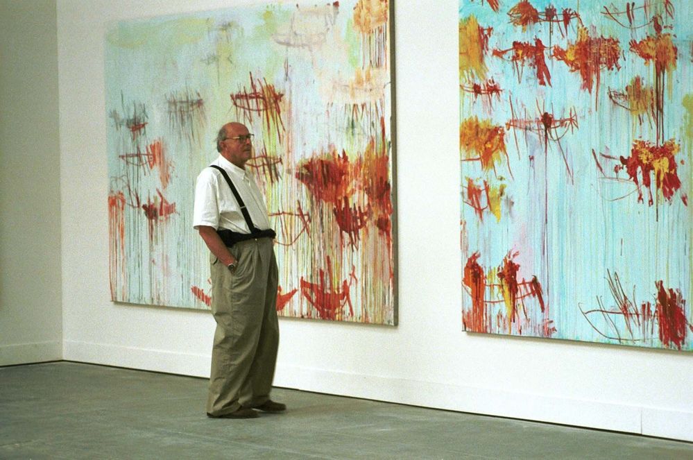 Hoạ sĩ đương đại Cy Twombly c&amp;ugrave;ng những t&amp;aacute;c phẩm của m&amp;igrave;nh