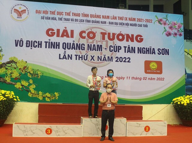 2 kỳ thủ L&amp;ecirc; Minh H&amp;ugrave;ng, đơn vị ng&amp;agrave;nh gi&amp;aacute;o dục v&amp;agrave; kỳ thủ Phạm Thị Ngọc Lệ, đơn vị huyện Ti&amp;ecirc;n Phước đoạt huy chương v&amp;agrave;ng nội dung thi đấu c&amp;aacute; nh&amp;acirc;n của nam v&amp;agrave; của nữ.
