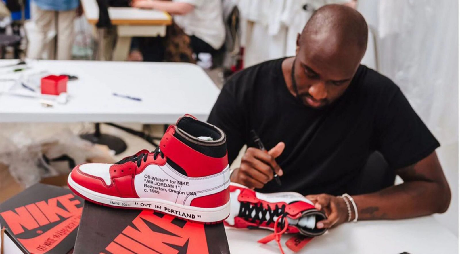 Off-White x Nike Air Jordan 1 Chicago. (Ảnh: Nice Kicks)