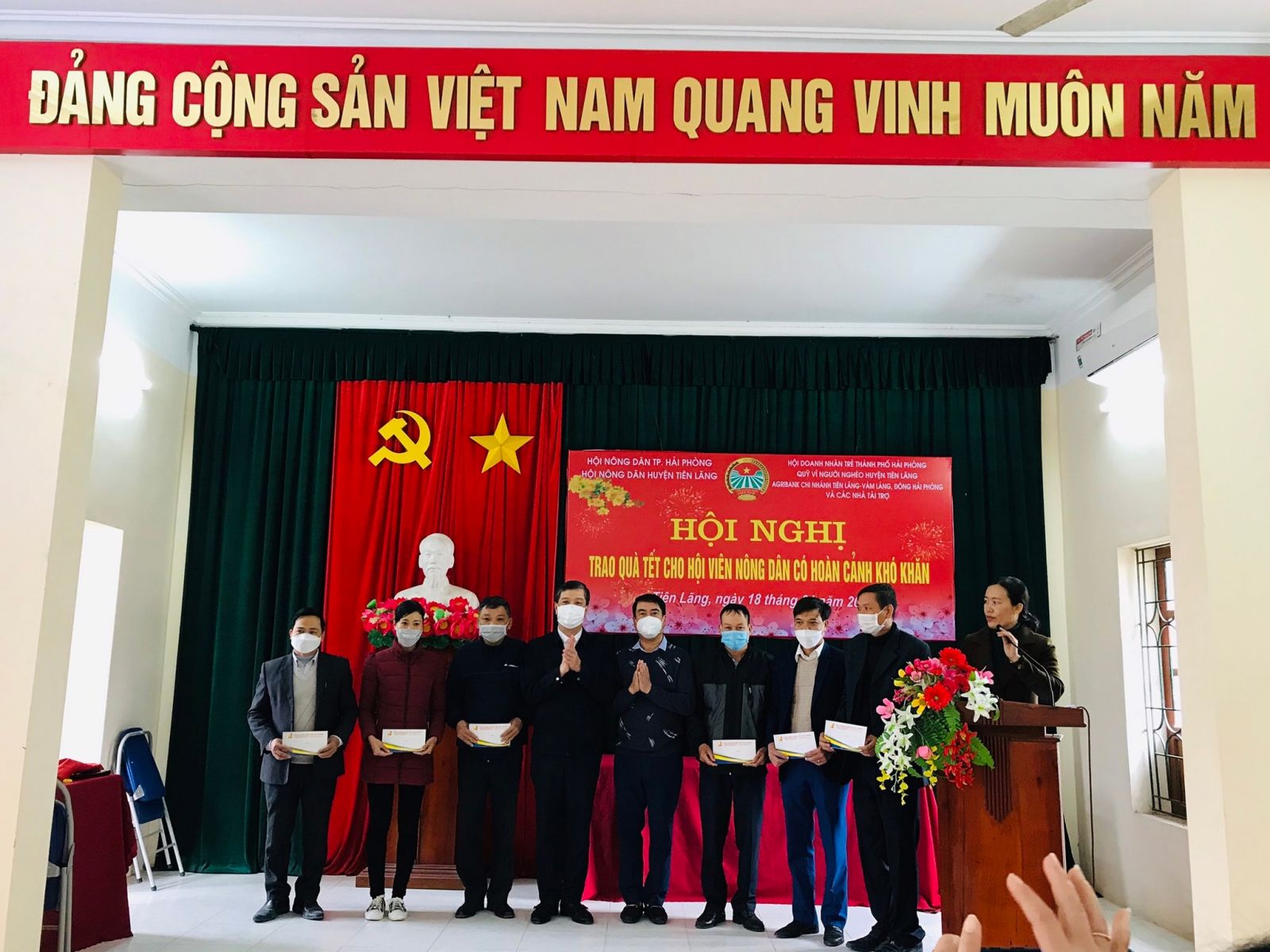 Ng&amp;agrave;y 10.01.2022 Hội Doanh Nh&amp;acirc;n Trẻ Hải Ph&amp;ograve;ng  trao tặng 20 phần qu&amp;agrave; cho c&amp;aacute;c gia đ&amp;igrave;nh c&amp;oacute; ho&amp;agrave;n cảnh kh&amp;oacute; khăn tr&amp;ecirc;n địa b&amp;agrave;n huyện Ti&amp;ecirc;n L&amp;atilde;ng