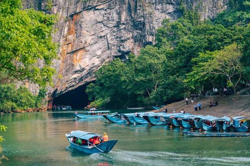 Với tiềm năng v&amp;agrave; lợi thế tr&amp;ecirc;n, du lịch Quảng B&amp;igrave;nh trong những năm qua đ&amp;atilde; c&amp;oacute; sự ph&amp;aacute;t triển đ&amp;aacute;ng kể, kh&amp;aacute;ch du lịch đến Quảng B&amp;igrave;nh tăng nhanh.