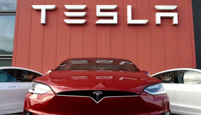 &amp;Ocirc; t&amp;ocirc; điện Tesla ở Mỹ đang bị điều tra v&amp;igrave; sự cố phanh ảo