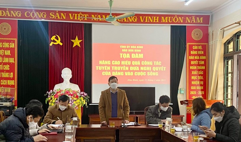 Tổng Bi&amp;ecirc;n tập B&amp;aacute;o H&amp;ograve;a Nguyễn Mạnh Tuấn B&amp;igrave;nh ph&amp;aacute;t biểu kết luận buổi tọa đ&amp;agrave;m.