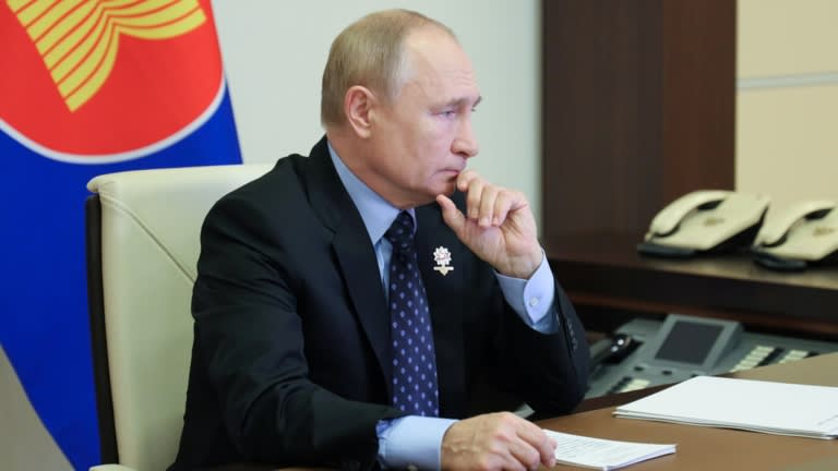 Tổng thống Nga Vladimir Putin tham dự Hội nghị thượng đỉnh Đ&amp;ocirc;ng &amp;Aacute;, được tổ chức gần như v&amp;agrave;o ng&amp;agrave;y 27 th&amp;aacute;ng 10 năm 2021. &amp;copy; Sputnik / Evgeniy Paulin / Kremlin qua Reuters