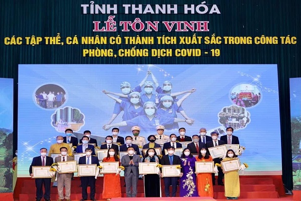 Lễ t&amp;ocirc;n vinh, biểu dương, khen thưởng c&amp;aacute;c tập thể, c&amp;aacute; nh&amp;acirc;n c&amp;oacute; th&amp;agrave;nh t&amp;iacute;ch xuất sắc trong c&amp;ocirc;ng t&amp;aacute;c ph&amp;ograve;ng, chống dịch Covid-19.