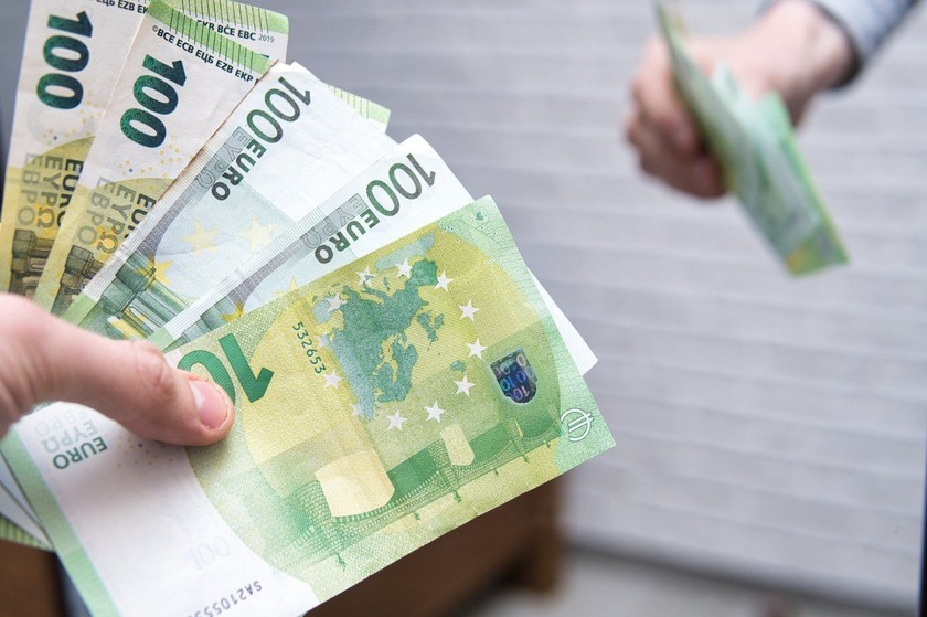 Khu vực đồng euro (tiếng Anh: Eurozone) l&amp;agrave; một khu vực địa l&amp;iacute; kinh tế bao gồm tất cả c&amp;aacute;c quốc gia thuộc Li&amp;ecirc;n minh ch&amp;acirc;u &amp;Acirc;u đ&amp;atilde; sử dụng đồng euro l&amp;agrave;m tiền tệ quốc gia. Ảnh minh họa: IT