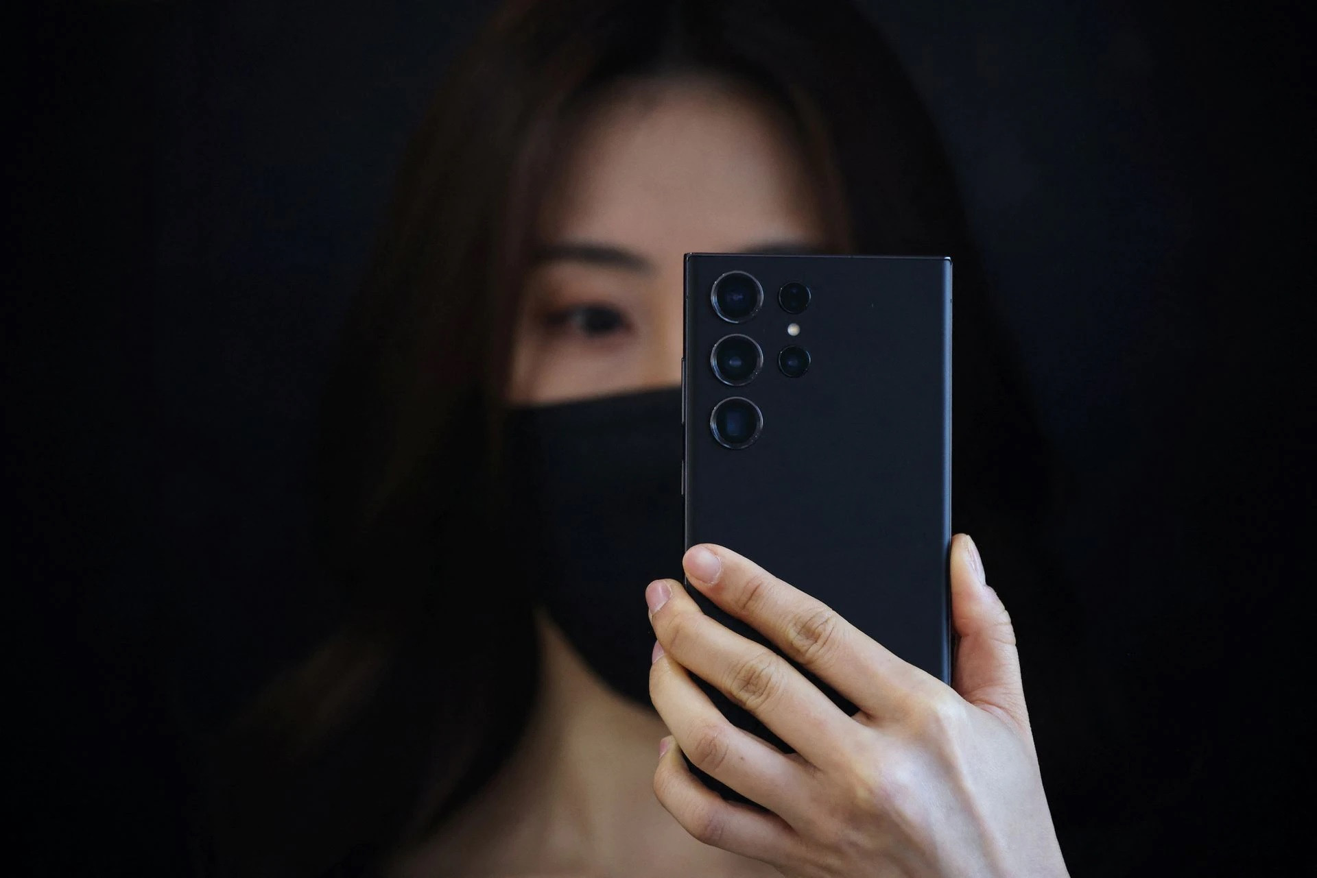 Tr&amp;igrave;nh diễn Galaxy S23 Ultra tại sự kiện Unpacked 2023. (Ảnh: Reuters)