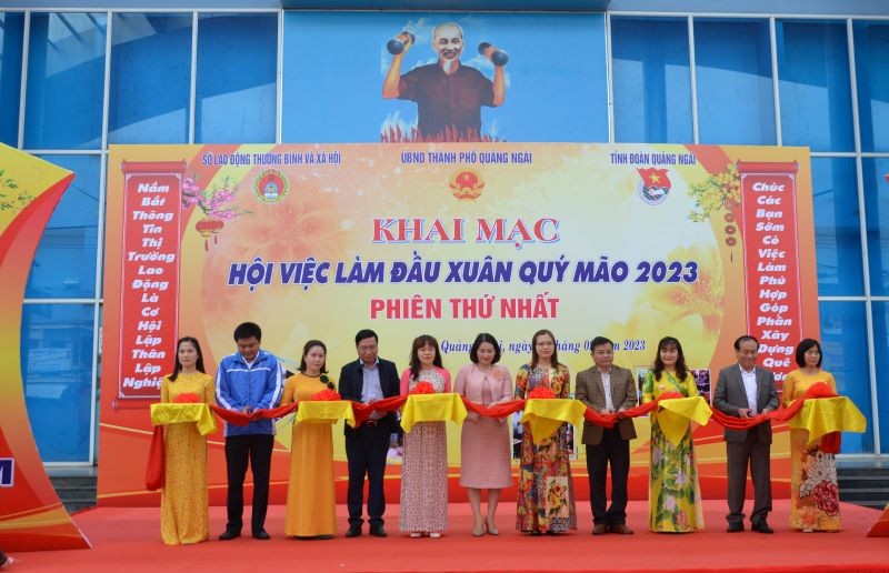 Hội việc l&amp;agrave;m Xu&amp;acirc;n Qu&amp;yacute; M&amp;atilde;o 2023 diễn ra ng&amp;agrave;y 4/2, tại Trung t&amp;acirc;m Hoạt động thanh thiếu nhi Di&amp;ecirc;n Hồng, th&amp;agrave;nh phố Quảng Ng&amp;atilde;