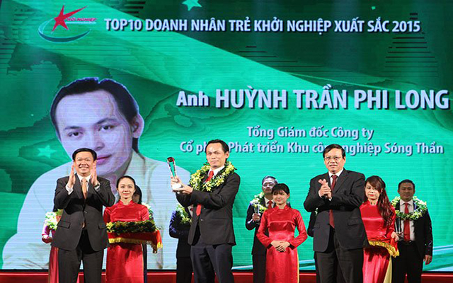 Doanh nh&amp;acirc;n Huỳnh Trần Phi Long (giữa)