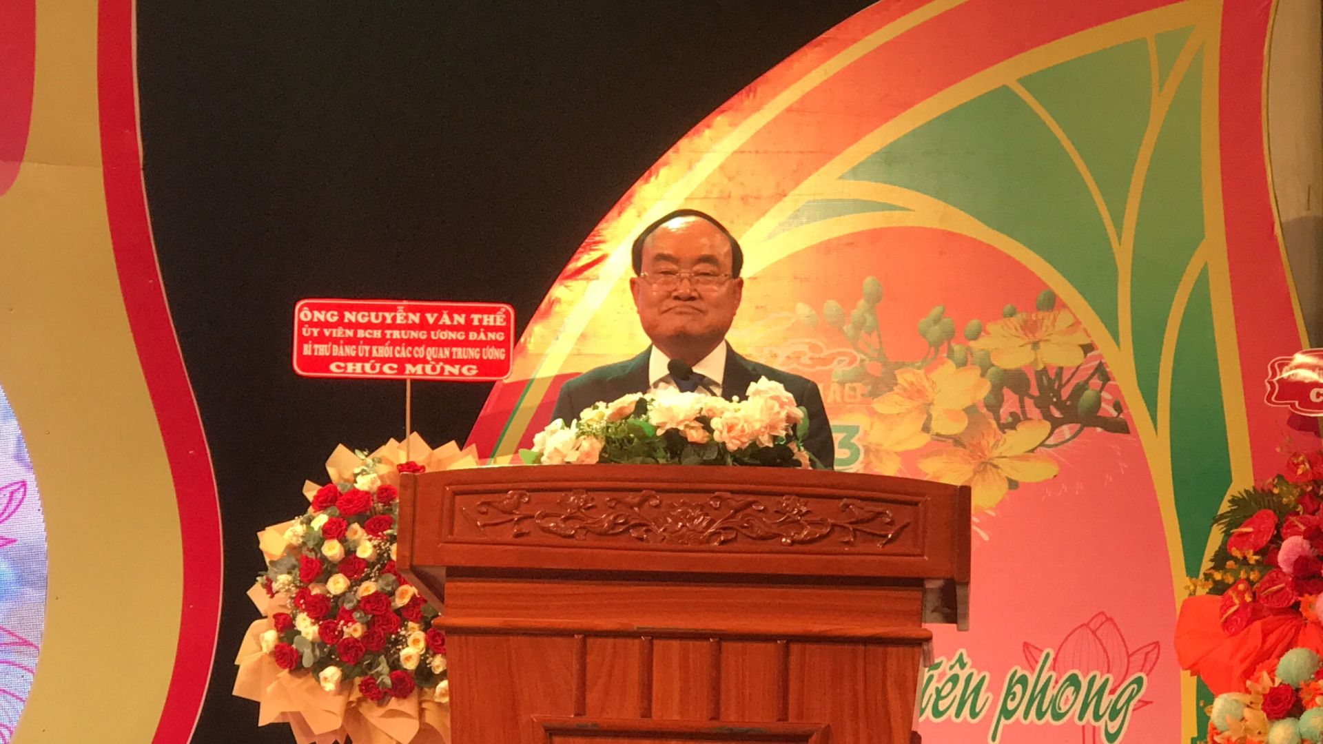 Thượng tướng Trần Đơn - Nguy&amp;ecirc;n Thứ trưởng Bộ Quốc ph&amp;ograve;ng, T&amp;acirc;n Chủ tịch Hội Li&amp;ecirc;n lạc với người đồng hương Đồng Th&amp;aacute;p tại Th&amp;agrave;nh phố Hồ Ch&amp;iacute; Minh chia sẻ tại buổi họp mặt.