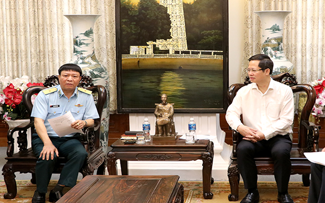 Chủ tịch UBND tỉnh - Đo&amp;agrave;n Anh Dũng đ&amp;aacute;nh gi&amp;aacute; cao c&amp;ocirc;ng t&amp;aacute;c phối hợp của Qu&amp;acirc;n chủng Ph&amp;ograve;ng kh&amp;ocirc;ng - Kh&amp;ocirc;ng qu&amp;acirc;n trong triển khai c&amp;ocirc;ng t&amp;aacute;c giải ph&amp;oacute;ng mặt bằng dự &amp;aacute;n