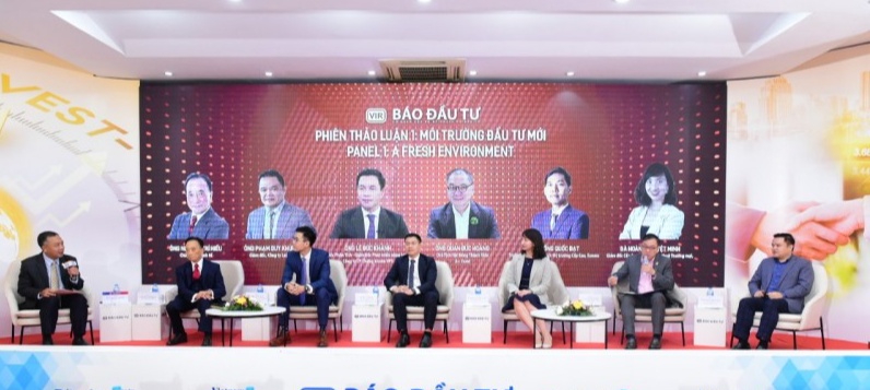 C&amp;aacute;c chuy&amp;ecirc;n gia kinh tế trao đổi tại tọa đ&amp;agrave;m