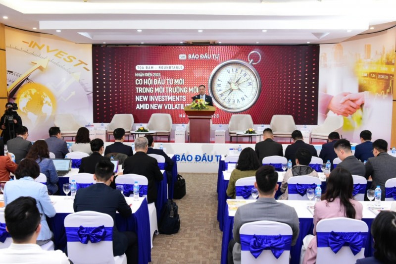 To&amp;agrave;n cảnh hội trường buổi toạ đ&amp;agrave;m