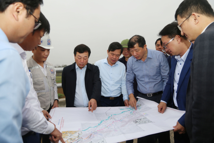Chủ tịch UBND tỉnh B&amp;ugrave;i Văn Quang kiểm tra dự &amp;aacute;n đường giao th&amp;ocirc;ng li&amp;ecirc;n v&amp;ugrave;ng kết nối đường Hồ Ch&amp;iacute; Minh với quốc lộ 70B, quốc lộ 32C tỉnh Ph&amp;uacute; Thọ đi tỉnh Y&amp;ecirc;n B&amp;aacute;i
