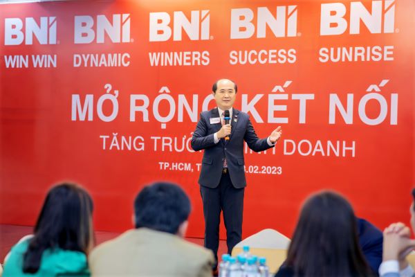 &amp;Ocirc;ng Hồ Quang Minh - Chủ tịch BNI Việt Nam ph&amp;aacute;t biểu tại sự kiện