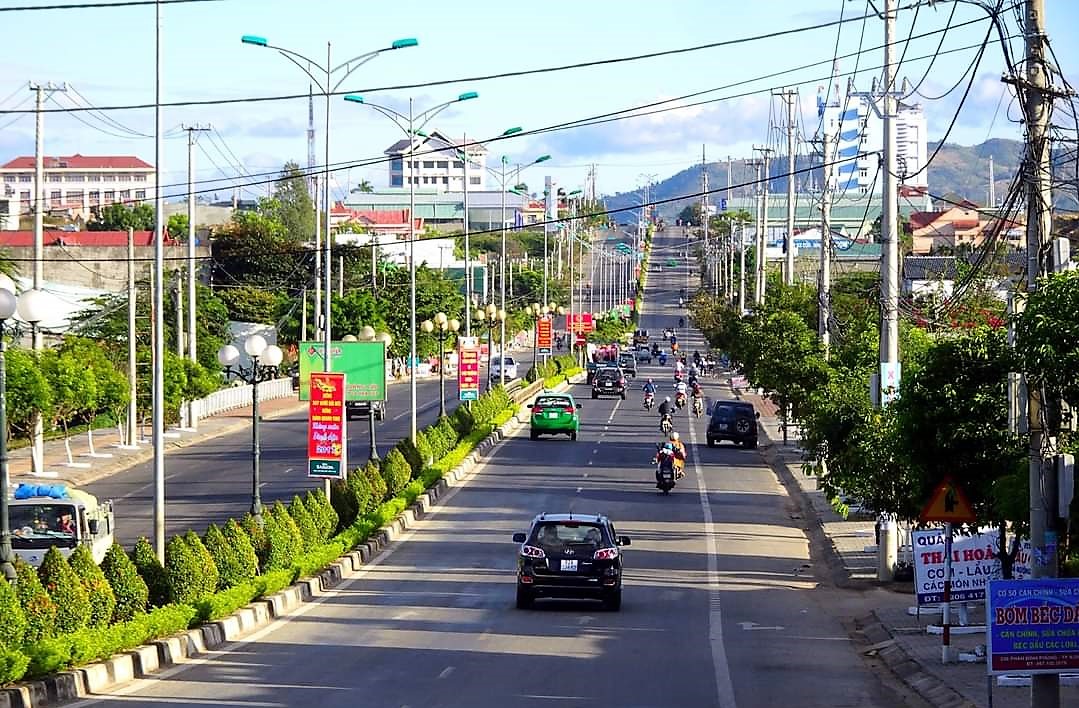 Nhờ những biện ph&amp;aacute;p mang t&amp;iacute;nh đột ph&amp;aacute;, diện mạo đ&amp;ocirc; thị của tỉnh đ&amp;atilde; c&amp;oacute; nhiều khởi sắc. Điển h&amp;igrave;nh, TP. Kon Tum sau khi được th&amp;agrave;nh lập v&amp;agrave;o năm 2009 đ&amp;atilde; c&amp;oacute; sự ph&amp;aacute;t triển mạnh mẽ v&amp;agrave; được c&amp;ocirc;ng nhận l&amp;agrave; đ&amp;ocirc; thị loại II trực thuộc tỉnh Kon Tum v&amp;agrave;o ng&amp;agrave;y 10/01/2023.