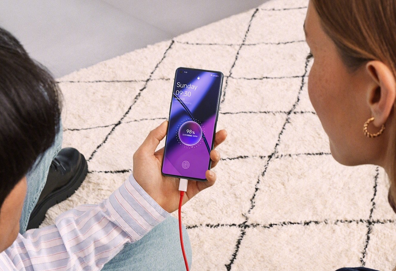 Với sự hỗ trợ của c&amp;ocirc;ng nghệ sạc nhanh SUPERVOOC 100W, OnePlus 11 5G cho ph&amp;eacute;p tiết kiệm thời gian hơn khi sạc