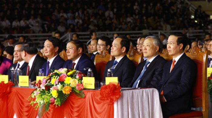 Đồng ch&amp;iacute;; V&amp;otilde; Văn Thưởng, Ủy vi&amp;ecirc;n Bộ Ch&amp;iacute;nh trị, Thường trực Ban B&amp;iacute; thư; đồng ch&amp;iacute;; Nguyễn H&amp;ograve;a B&amp;igrave;nh, Ủy vi&amp;ecirc;n Bộ Ch&amp;iacute;nh trị, B&amp;iacute; thư Trung ương Đảng, Ch&amp;aacute;nh &amp;aacute;n T&amp;ograve;a &amp;aacute;n nh&amp;acirc;n d&amp;acirc;n tối cao; &amp;ocirc;ng Trần Lưu Quang,  Ph&amp;oacute; Thủ tướng Ch&amp;iacute;nh phủ c&amp;ugrave;ng l&amp;atilde;nh đạo c&amp;aacute;c bộ, ng&amp;agrave;nh Trung ương.