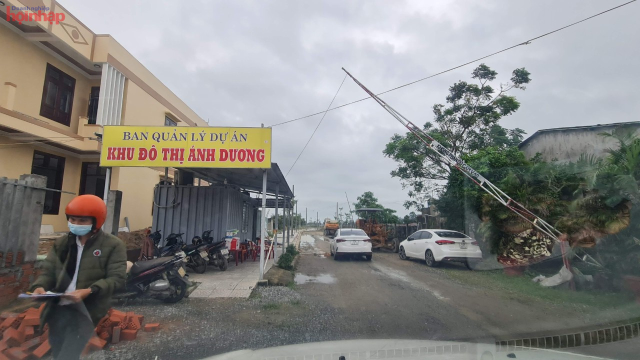 Tại tỉnh Quảng Nam, việc triển khai c&amp;aacute;c dự &amp;aacute;n bất động sản nh&amp;agrave; ở, khu d&amp;acirc;n cư, khu đ&amp;ocirc; thị cũng đ&amp;atilde; bộc lộ một số bất cập, hạn chế cần tập trung chỉ đạo giải quyết.