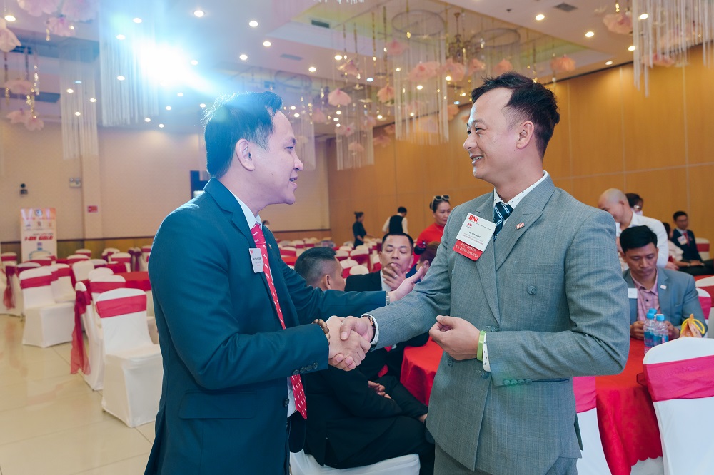 Nhiều kết nối, chia sẻ cơ hội kinh doanh c&amp;oacute; trong từng buổi sinh hoạt của BNI