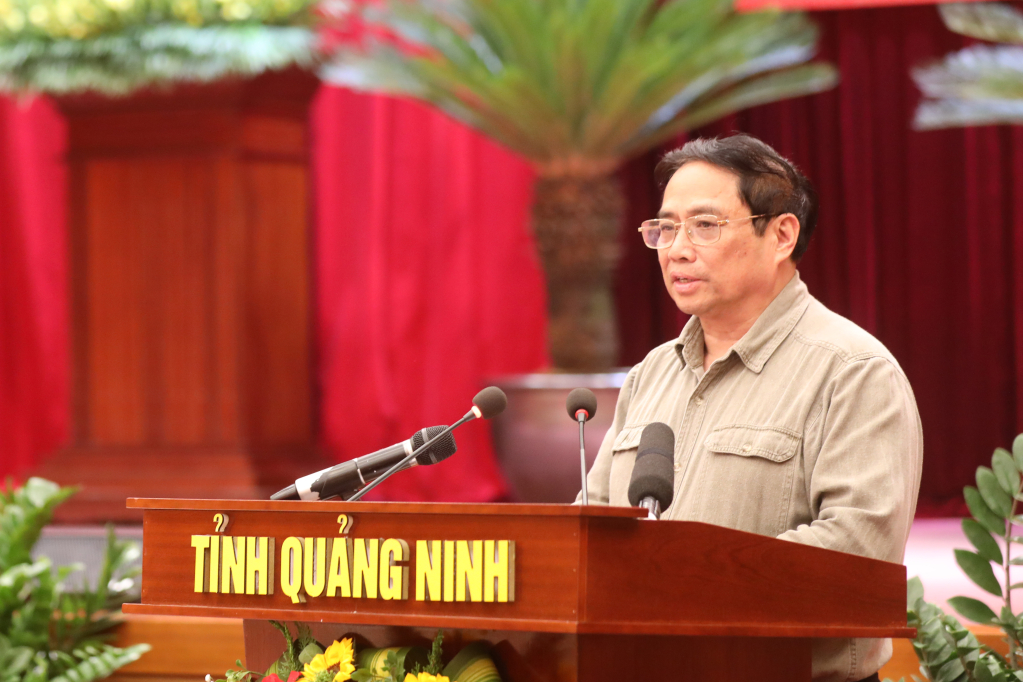 Thủ tướng Ch&amp;iacute;nh phủ Phạm Minh Ch&amp;iacute;nh ph&amp;aacute;t biểu tại buổi l&amp;agrave;m việc.