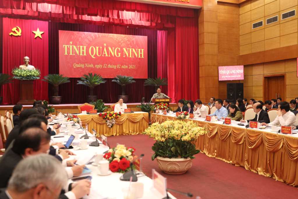 Quang cảnh buổi l&amp;agrave;m việc