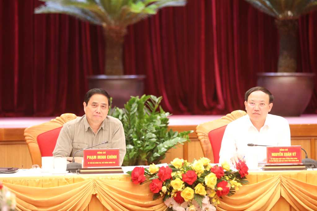 Thủ tướng Ch&amp;iacute;nh phủ Phạm Minh Ch&amp;iacute;nh mong muốn Quảng Ninh tiếp tục vươn l&amp;ecirc;n tầm cao mới