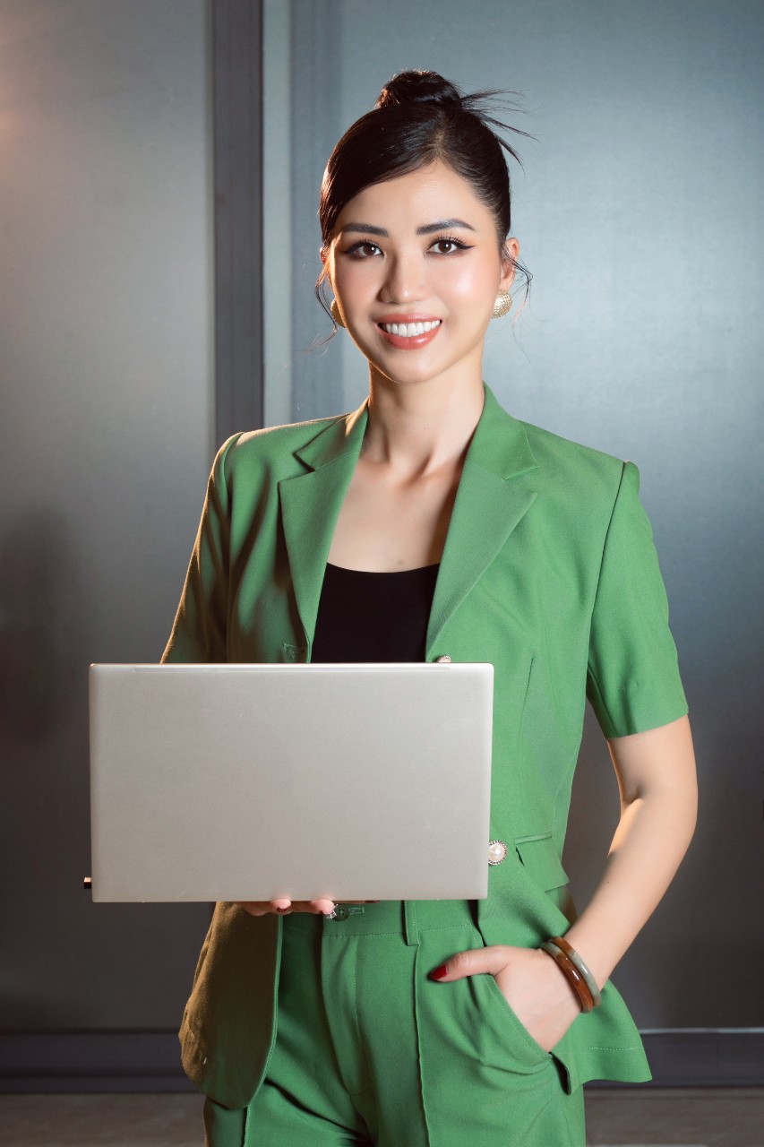 CEO &amp;Aacute;nh Hằng