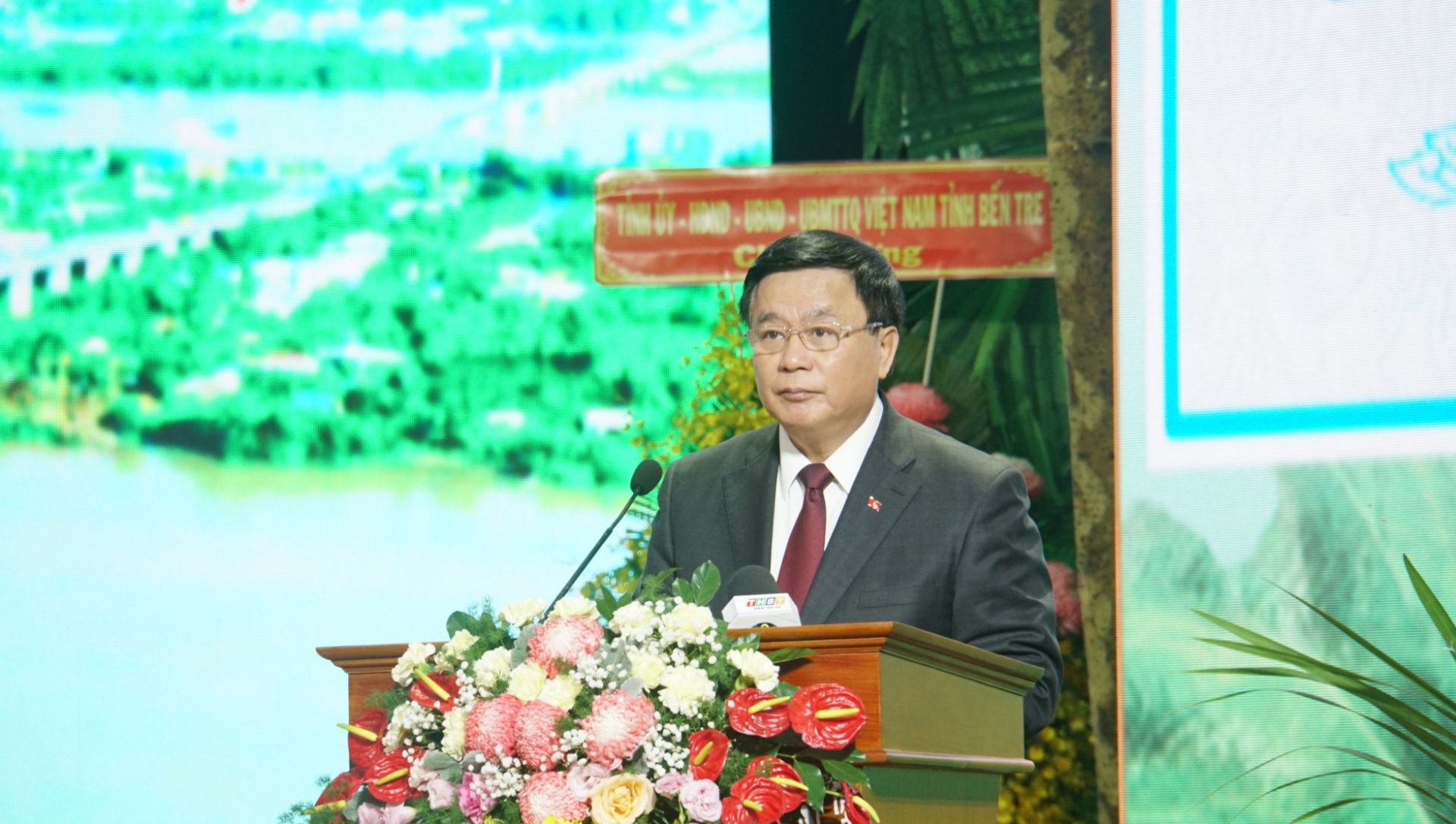 Gi&amp;aacute;o sư, Tiến sĩ Nguyễn Xu&amp;acirc;n Thắng, Ủy vi&amp;ecirc;n Bộ Ch&amp;iacute;nh trị, Gi&amp;aacute;m đốc Học viện Ch&amp;iacute;nh trị quốc gia Hồ Ch&amp;iacute; Minh, Chủ tịch Hội đồng l&amp;yacute; luận Trung ương ph&amp;aacute;t biểu tại Hội thảo.