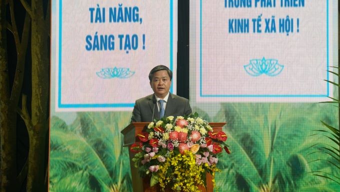 Tiến sĩ L&amp;ecirc; Đức Thọ, Ủy vi&amp;ecirc;n Trung ương Đảng, B&amp;iacute; thư Tỉnh ủy Bến Tre ph&amp;aacute;t biểu tại Hội thảo.