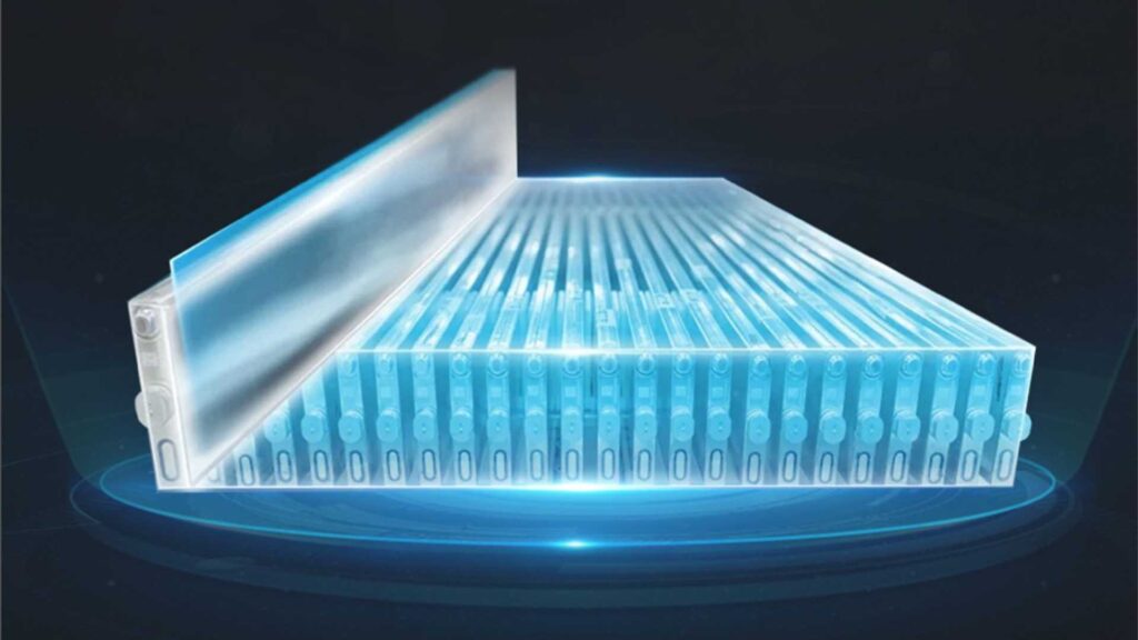 Pin Blade này cũng có ưu điểm là mật độ năng lượng cao, cho phép xe điện chạy được quãng đường dài hơn Pin Blade này cũng có ưu điểm là mật độ năng lượng cao, cho phép xe điện chạy được quãng đường dài hơn