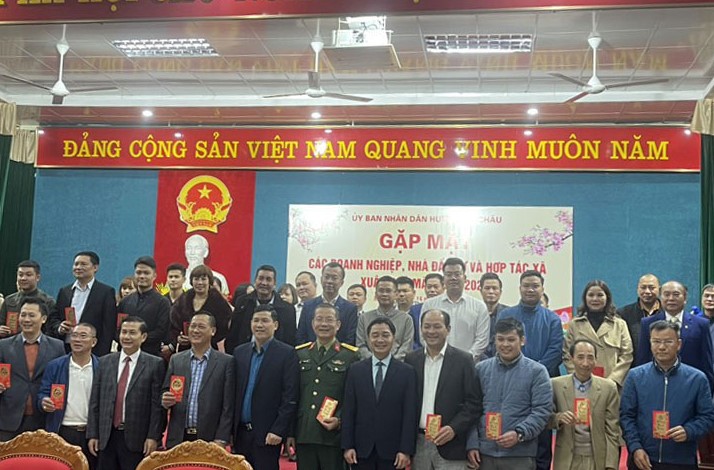 L&amp;atilde;nh đạo Huyện ủy, UBND huyện Mai Ch&amp;acirc;u gặp mặt c&amp;aacute;c nh&amp;agrave; đầu tư, doanh nghiệp, HTX năm 2023.