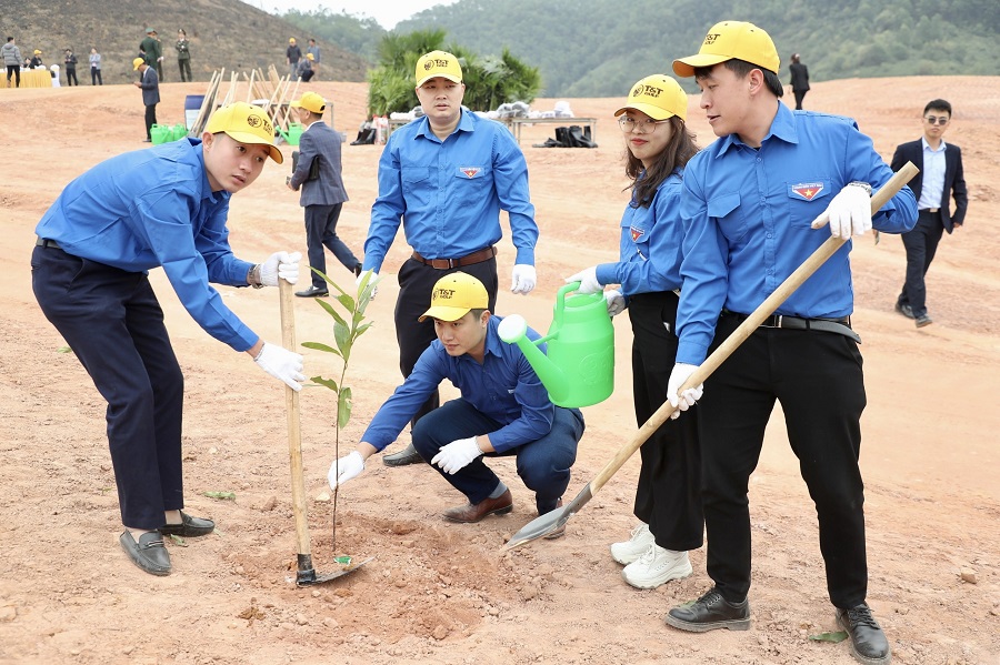 Lễ ph&amp;aacute;t động trồng c&amp;acirc;y tại s&amp;acirc;n golf Văn Lang Empire nhận được sự hưởng ứng của đ&amp;ocirc;ng đảo c&amp;aacute;c tổ chức, đo&amp;agrave;n thể v&amp;agrave; nh&amp;acirc;n d&amp;acirc;n địa phương.