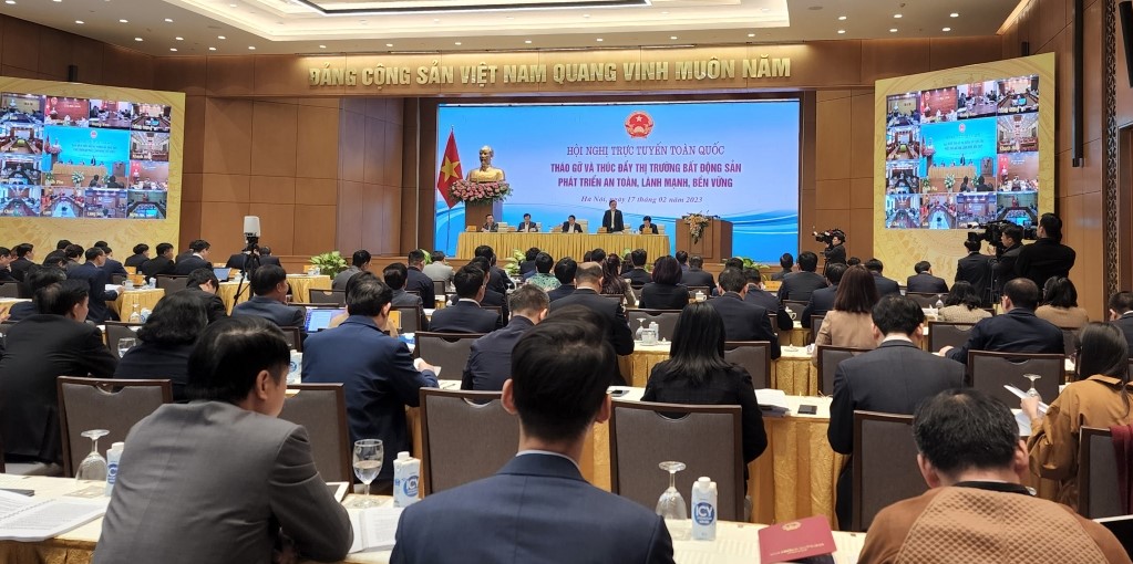 To&amp;agrave;n cảnh  Hội nghị trực tuyến to&amp;agrave;n quốc &amp;ldquo;th&amp;aacute;o gỡ kh&amp;oacute; v&amp;agrave; th&amp;uacute;c đẩy thị trường bất động sản ph&amp;aacute;t triển an to&amp;agrave;n, l&amp;agrave;nh mạnh, bền vững&amp;rdquo;