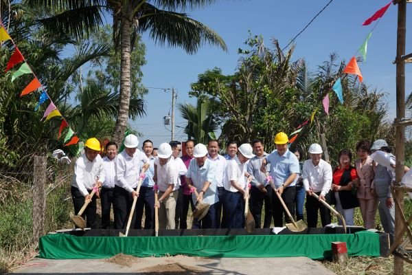 C&amp;ocirc;ng tr&amp;igrave;nh Cầu Li&amp;ecirc;n &amp;Acirc;́p 4 &amp;ndash; 7 dự kiến sẽ ho&amp;agrave;n thiện sau&amp;nbsp;3 th&amp;aacute;ng x&amp;acirc;y dựng, kinh ph&amp;iacute; được vận động bởi đồng ch&amp;iacute; Trương Ho&amp;agrave; B&amp;igrave;nh v&amp;agrave; được t&amp;agrave;i trợ bởi CLB Bất Động Sản Việt Nam (VREC), &amp;ocirc;ng Phạm Minh Kh&amp;aacute;nh &amp;ndash; Chủ tịch HĐQT C&amp;ocirc;ng ty CP V&amp;agrave;ng Bạc Đ&amp;aacute; Qu&amp;yacute; Bến Th&amp;agrave;nh