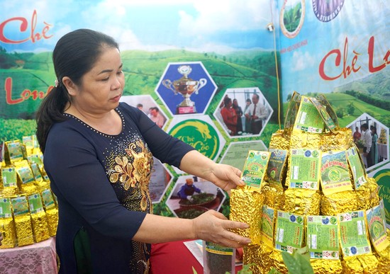 Sản phẩm ch&amp;egrave; xanh của HTX sản xuất ch&amp;egrave; an to&amp;agrave;n x&amp;atilde; Long Cốc, huyện T&amp;acirc;n Sơn c&amp;oacute; m&amp;atilde; số, m&amp;atilde; vạch, QR Code
