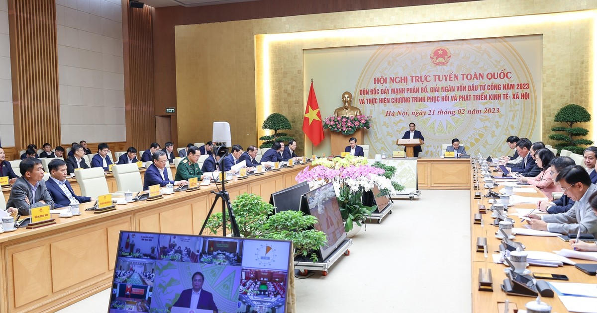 To&amp;agrave;n cảnh Thủ tướng Ch&amp;iacute;nh phủ Phạm Minh Ch&amp;iacute;nh chủ tr&amp;igrave; Hội nghị trực tuyến to&amp;agrave;n quốc về đ&amp;ocirc;n đốc đẩy mạnh giải ng&amp;acirc;n vốn đầu tư c&amp;ocirc;ng năm 2023