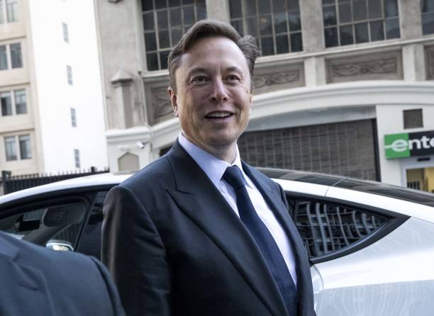 Tỉ ph&amp;uacute; Elon Musk