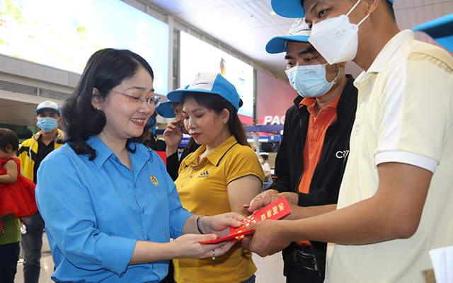 LĐLĐ tỉnh B&amp;igrave;nh Dương lu&amp;ocirc;n hỗ trợ gi&amp;uacute;p đỡ cho người lao động gắn kết doanh nghiệp