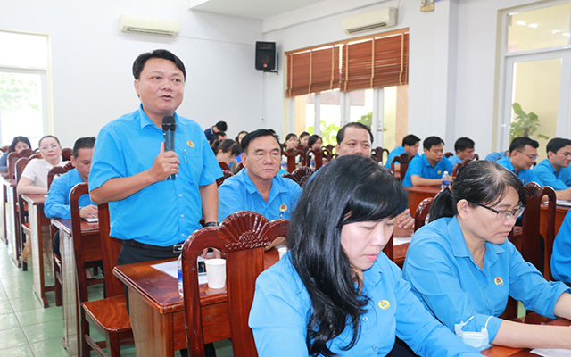 Hội nghị giao ban c&amp;ocirc;ng t&amp;aacute;c c&amp;ocirc;ng đo&amp;agrave;n 2023 cũng nhận được nhiều &amp;yacute; kiến đ&amp;oacute;ng g&amp;oacute;p kh&amp;aacute;c  về vấn đề chăm lo cho người lao động tr&amp;ecirc;n địa b&amp;agrave;n tỉnh B&amp;igrave;nh Dương