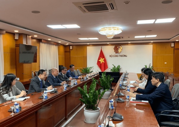 Sự kiện thu hút gần 100 đại biểu là các cơ quan, tổ chức, doanh nghiệp xuất nhập khẩu Việt Nam, Trung Quốc tham dự. Sự kiện thu hút gần 100 đại biểu là các cơ quan, tổ chức, doanh nghiệp xuất nhập khẩu Việt Nam, Trung Quốc tham dự.