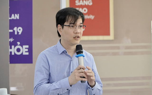 TS. Ng&amp;ocirc; Minh Đức - Hiệu trưởng Nh&amp;agrave; trường đ&amp;atilde; tr&amp;igrave;nh b&amp;agrave;y b&amp;aacute;o c&amp;aacute;o về kết quả hoạt động của EIU trong những năm vừa qua