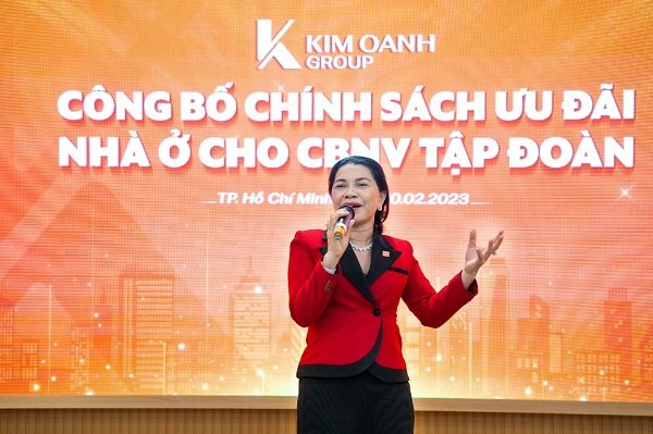 B&amp;agrave; Đặng Thị Kim Oanh &amp;ndash; Chủ tịch HĐQT ki&amp;ecirc;m Tổng Gi&amp;aacute;m đốc Kim Oanh Group - c&amp;ocirc;ng bố ch&amp;iacute;nh s&amp;aacute;ch hỗ trợ nh&amp;agrave; ở cho nh&amp;acirc;n vi&amp;ecirc;n Tập đo&amp;agrave;n