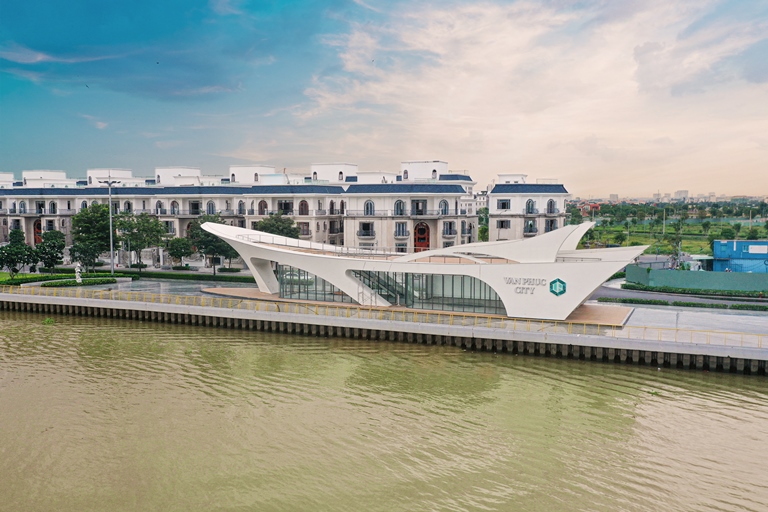 Van Phuc City - thủ phủ tr&amp;ocirc;̀ng mai m&amp;agrave;u mỡ, gi&amp;agrave;u sức sống v&amp;acirc;̃n vẹn nguy&amp;ecirc;n giá trị sau 20 năm, đem lại may mắn, vượng khí - Ảnh: Vinh Rose